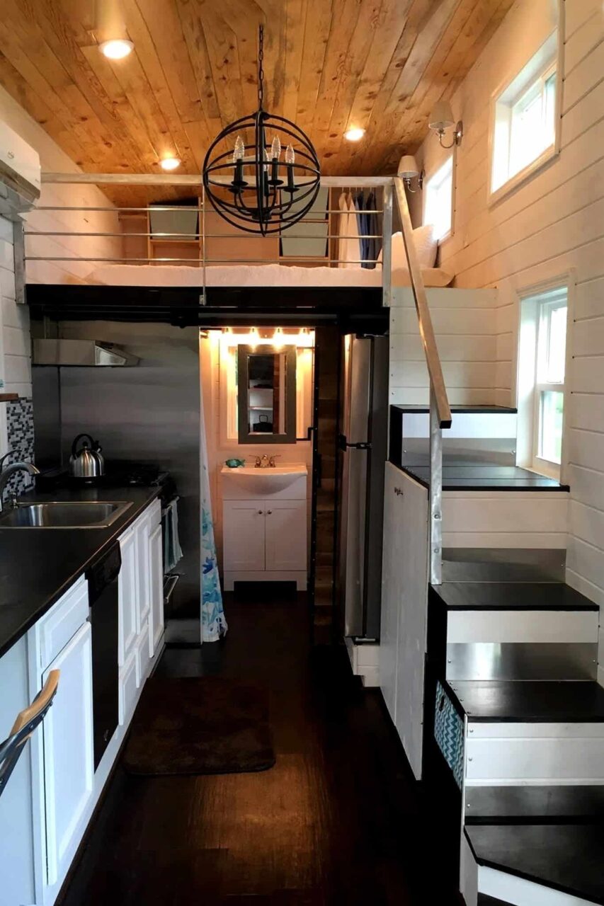 Μικρά σπίτια με πατάρι και σοφίτα: 100 ιδέες και design hacks για να κάνεις ένα μικρό σπίτι να φαίνεται μεγαλύτερο και άνετο 27 Μικρά σπίτια με πατάρι και σοφίτα: 100 ιδέες και design hacks για να κάνεις ένα μικρό σπίτι να φαίνεται μεγαλύτερο και άνετο