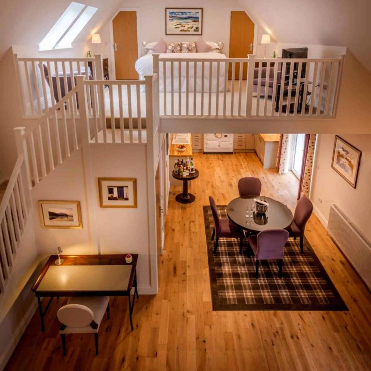 Μικρά σπίτια με πατάρι και σοφίτα: 100 ιδέες και design hacks για να κάνεις ένα μικρό σπίτι να φαίνεται μεγαλύτερο και άνετο 30 Μικρά σπίτια με πατάρι και σοφίτα: 100 ιδέες και design hacks για να κάνεις ένα μικρό σπίτι να φαίνεται μεγαλύτερο και άνετο