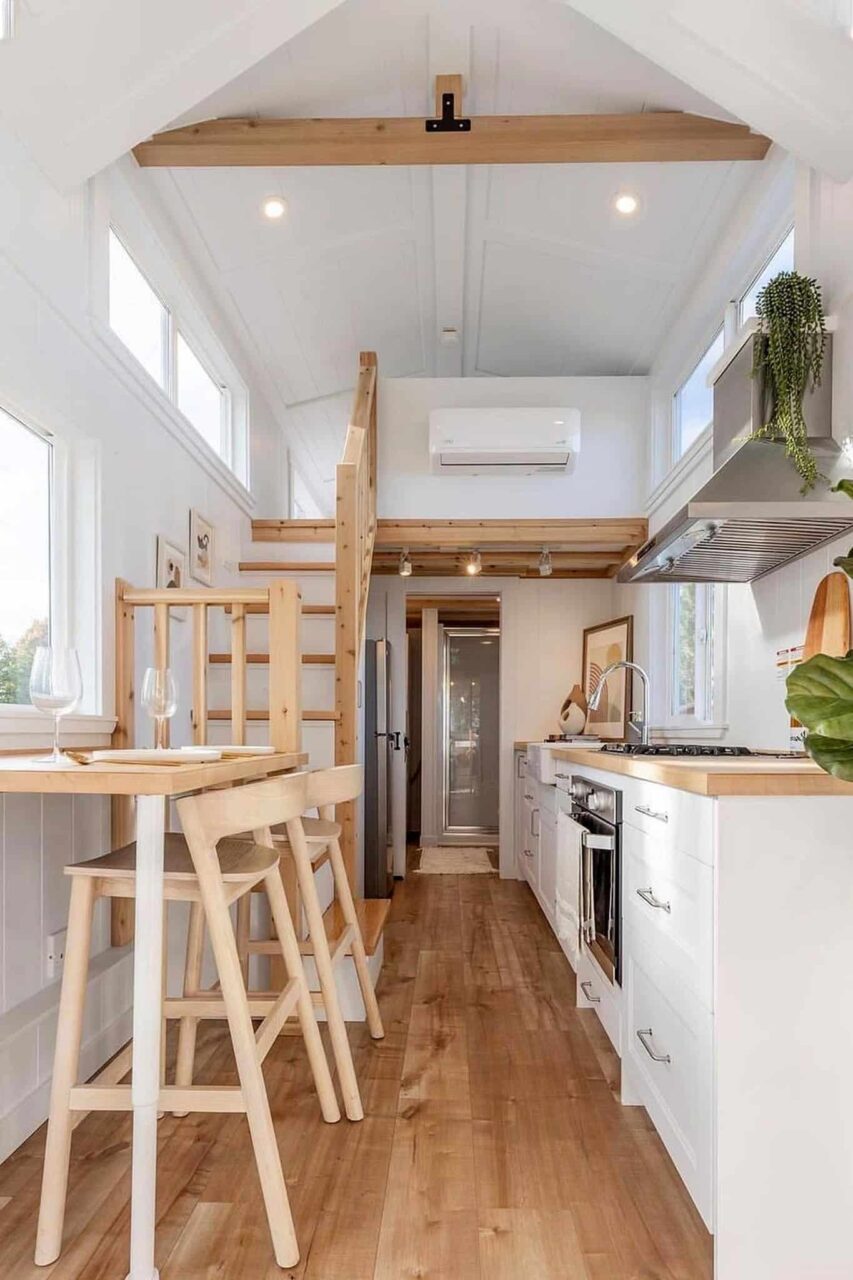 Μικρά σπίτια με πατάρι και σοφίτα: 100 ιδέες και design hacks για να κάνεις ένα μικρό σπίτι να φαίνεται μεγαλύτερο και άνετο 43 Μικρά σπίτια με πατάρι και σοφίτα: 100 ιδέες και design hacks για να κάνεις ένα μικρό σπίτι να φαίνεται μεγαλύτερο και άνετο