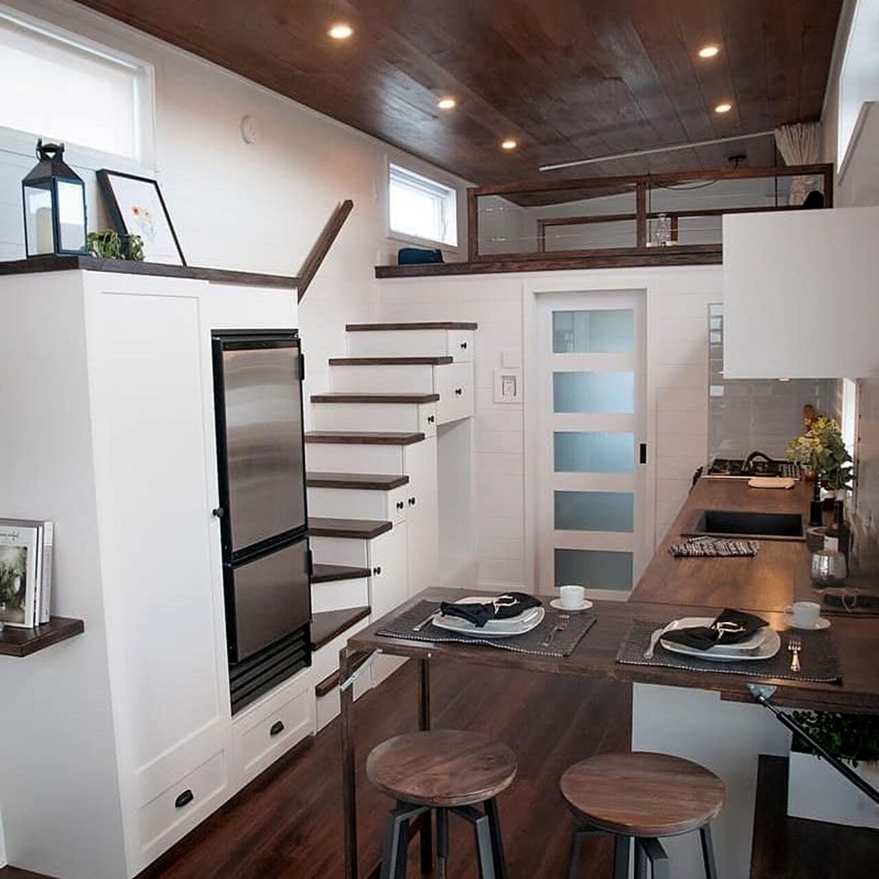 Μικρά σπίτια με πατάρι και σοφίτα: 100 ιδέες και design hacks για να κάνεις ένα μικρό σπίτι να φαίνεται μεγαλύτερο και άνετο 44 Μικρά σπίτια με πατάρι και σοφίτα: 100 ιδέες και design hacks για να κάνεις ένα μικρό σπίτι να φαίνεται μεγαλύτερο και άνετο