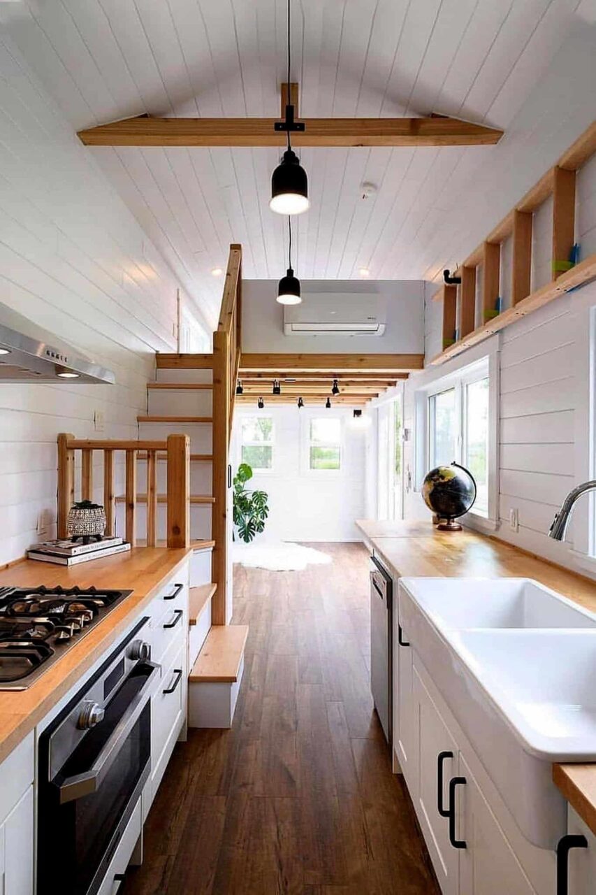 Μικρά σπίτια με πατάρι και σοφίτα: 100 ιδέες και design hacks για να κάνεις ένα μικρό σπίτι να φαίνεται μεγαλύτερο και άνετο 45 Μικρά σπίτια με πατάρι και σοφίτα: 100 ιδέες και design hacks για να κάνεις ένα μικρό σπίτι να φαίνεται μεγαλύτερο και άνετο