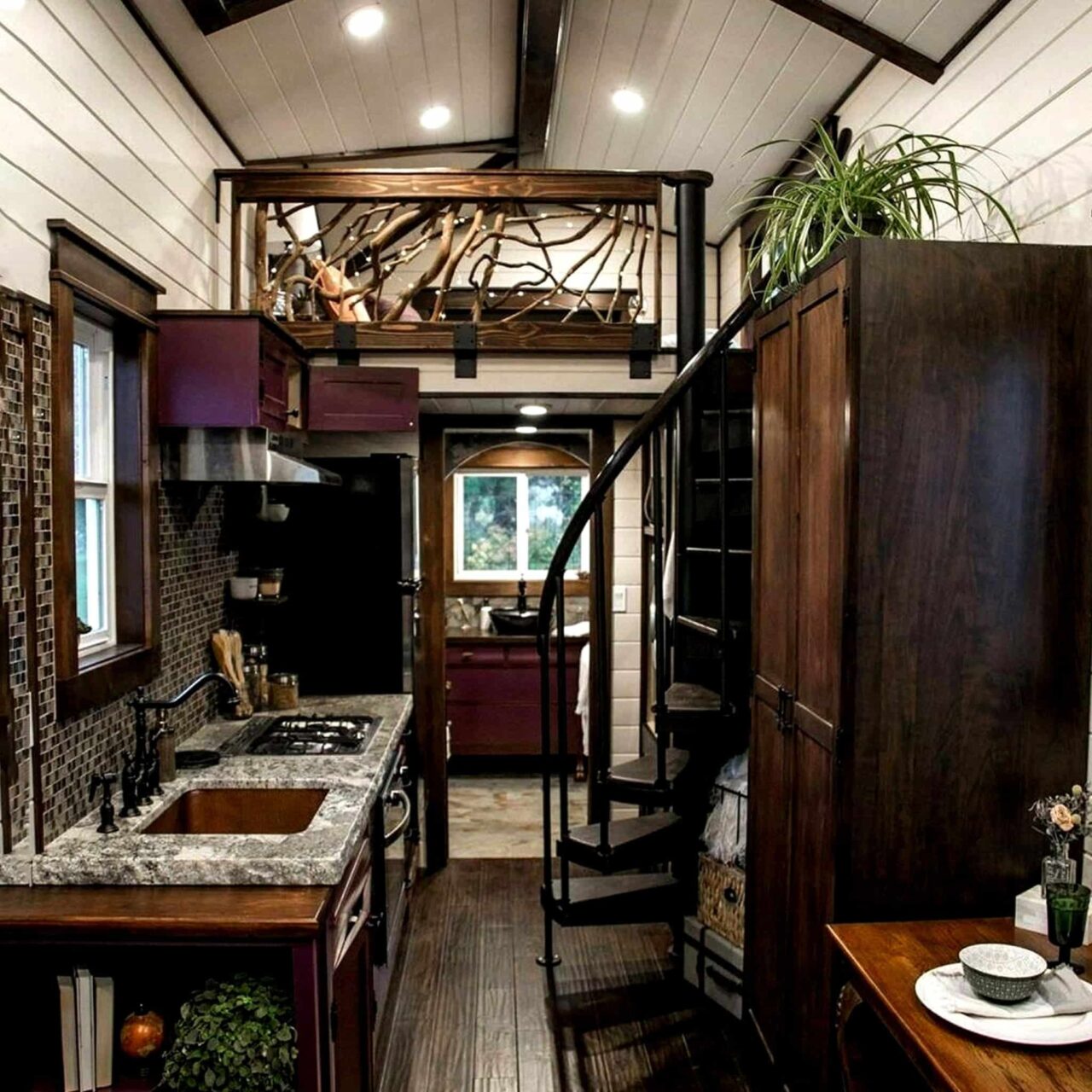 Μικρά σπίτια με πατάρι και σοφίτα: 100 ιδέες και design hacks για να κάνεις ένα μικρό σπίτι να φαίνεται μεγαλύτερο και άνετο 56 Μικρά σπίτια με πατάρι και σοφίτα: 100 ιδέες και design hacks για να κάνεις ένα μικρό σπίτι να φαίνεται μεγαλύτερο και άνετο