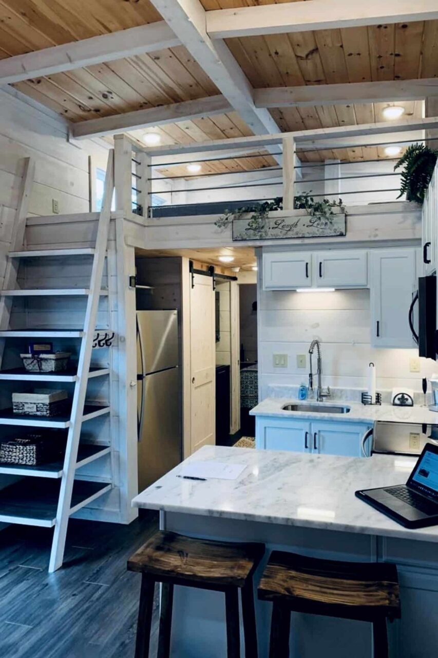 Μικρά σπίτια με πατάρι και σοφίτα: 100 ιδέες και design hacks για να κάνεις ένα μικρό σπίτι να φαίνεται μεγαλύτερο και άνετο 77 Μικρά σπίτια με πατάρι και σοφίτα: 100 ιδέες και design hacks για να κάνεις ένα μικρό σπίτι να φαίνεται μεγαλύτερο και άνετο