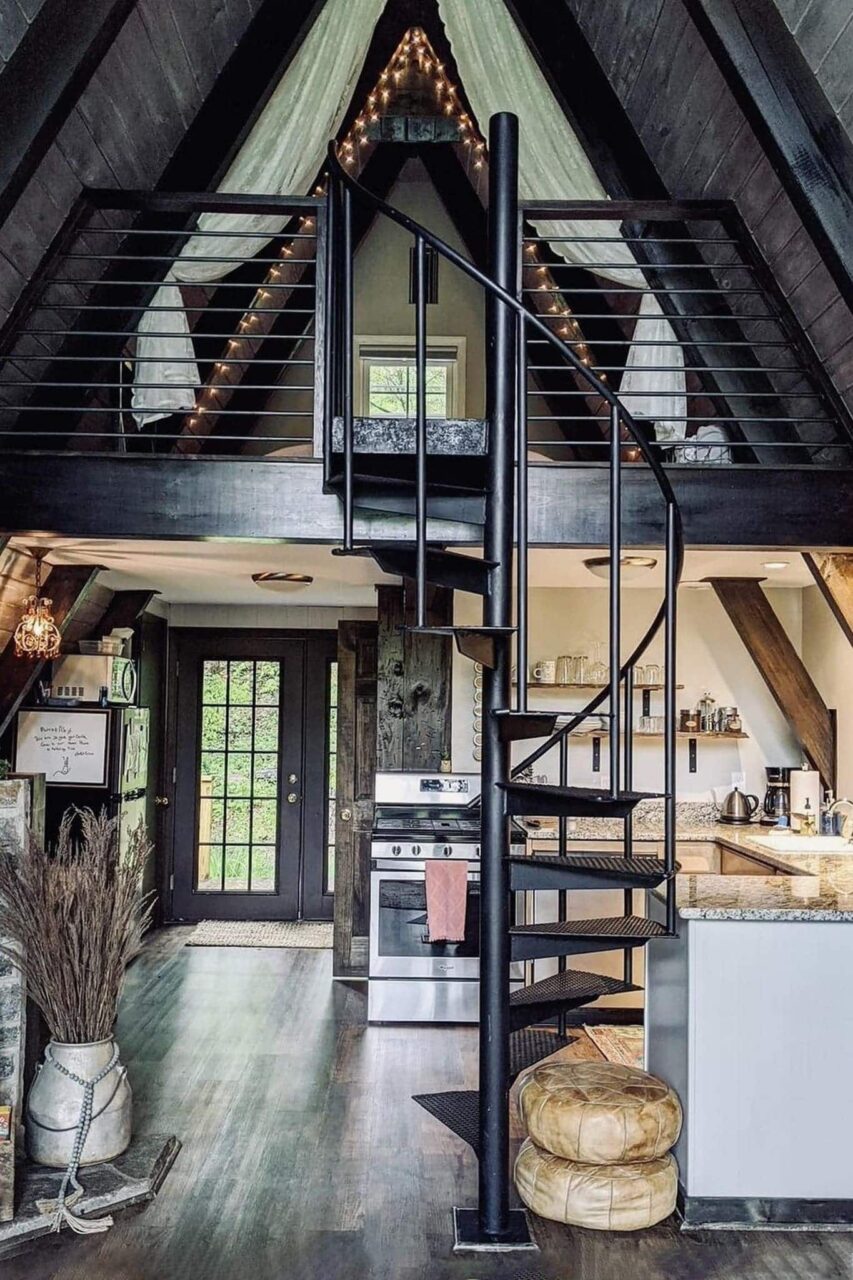 Μικρά σπίτια με πατάρι και σοφίτα: 100 ιδέες και design hacks για να κάνεις ένα μικρό σπίτι να φαίνεται μεγαλύτερο και άνετο 83 Μικρά σπίτια με πατάρι και σοφίτα: 100 ιδέες και design hacks για να κάνεις ένα μικρό σπίτι να φαίνεται μεγαλύτερο και άνετο