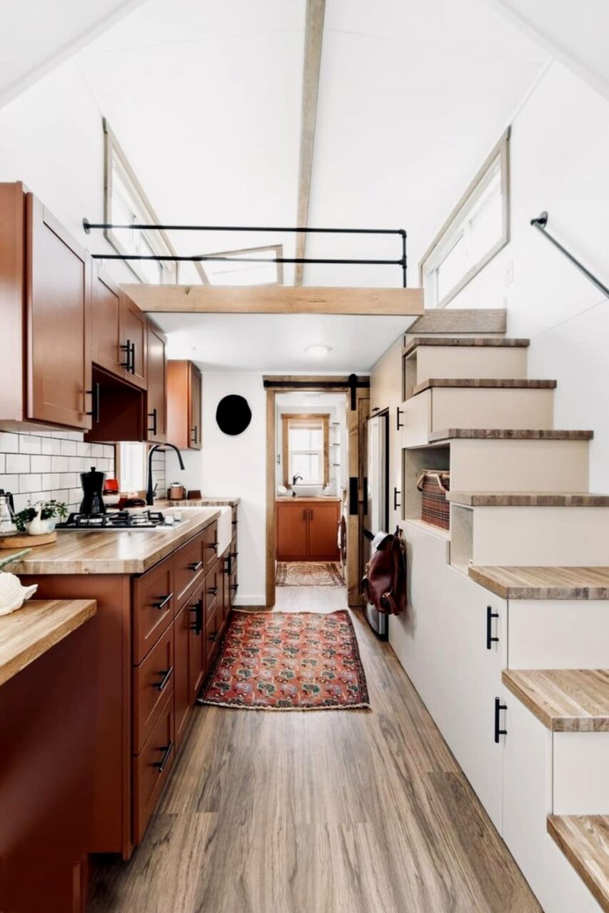 Μικρά σπίτια με πατάρι και σοφίτα: 100 ιδέες και design hacks για να κάνεις ένα μικρό σπίτι να φαίνεται μεγαλύτερο και άνετο 84 Μικρά σπίτια με πατάρι και σοφίτα: 100 ιδέες και design hacks για να κάνεις ένα μικρό σπίτι να φαίνεται μεγαλύτερο και άνετο