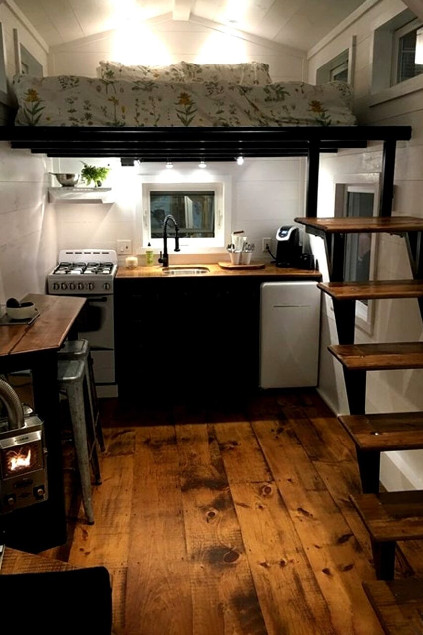 Μικρά σπίτια με πατάρι και σοφίτα: 100 ιδέες και design hacks για να κάνεις ένα μικρό σπίτι να φαίνεται μεγαλύτερο και άνετο 2 Μικρά σπίτια με πατάρι και σοφίτα: 100 ιδέες και design hacks για να κάνεις ένα μικρό σπίτι να φαίνεται μεγαλύτερο και άνετο