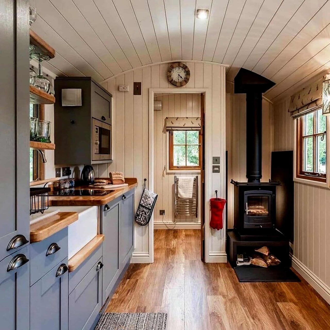 Μικρά σπίτια με πατάρι και σοφίτα: 100 ιδέες και design hacks για να κάνεις ένα μικρό σπίτι να φαίνεται μεγαλύτερο και άνετο 97 Μικρά σπίτια με πατάρι και σοφίτα: 100 ιδέες και design hacks για να κάνεις ένα μικρό σπίτι να φαίνεται μεγαλύτερο και άνετο