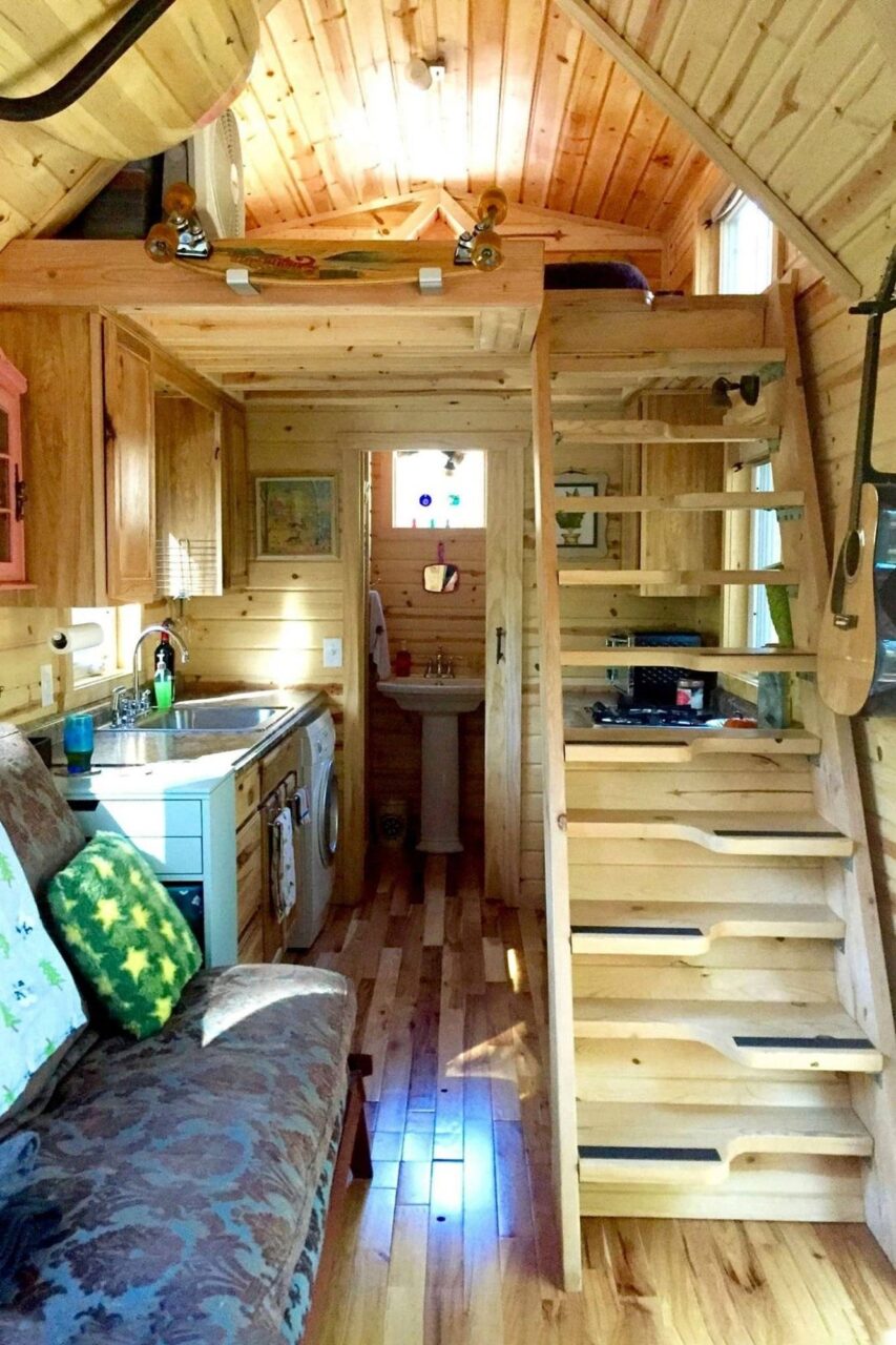 Μικρά σπίτια με πατάρι και σοφίτα: 100 ιδέες και design hacks για να κάνεις ένα μικρό σπίτι να φαίνεται μεγαλύτερο και άνετο 99 Μικρά σπίτια με πατάρι και σοφίτα: 100 ιδέες και design hacks για να κάνεις ένα μικρό σπίτι να φαίνεται μεγαλύτερο και άνετο