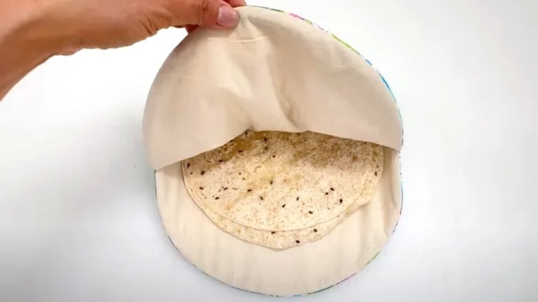 12 DIY έξυπνοι τρόποι να αξιοποιήσεις τις παλιές πιάστρες της κουζίνας - Δεν πάει το μυαλό σου τι μπορείς να κάνεις 12 12 DIY έξυπνοι τρόποι να αξιοποιήσεις τις παλιές πιάστρες της κουζίνας - Δεν πάει το μυαλό σου τι μπορείς να κάνεις