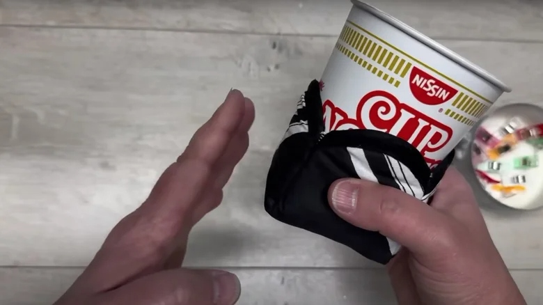 12 DIY έξυπνοι τρόποι να αξιοποιήσεις τις παλιές πιάστρες της κουζίνας - Δεν πάει το μυαλό σου τι μπορείς να κάνεις 6 12 DIY έξυπνοι τρόποι να αξιοποιήσεις τις παλιές πιάστρες της κουζίνας - Δεν πάει το μυαλό σου τι μπορείς να κάνεις