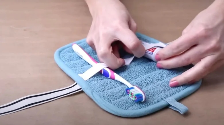 12 DIY έξυπνοι τρόποι να αξιοποιήσεις τις παλιές πιάστρες της κουζίνας - Δεν πάει το μυαλό σου τι μπορείς να κάνεις 8 12 DIY έξυπνοι τρόποι να αξιοποιήσεις τις παλιές πιάστρες της κουζίνας - Δεν πάει το μυαλό σου τι μπορείς να κάνεις