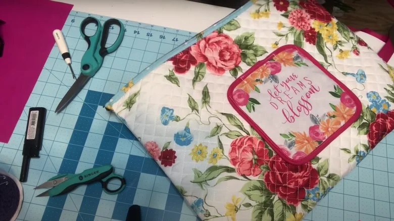 12 DIY έξυπνοι τρόποι να αξιοποιήσεις τις παλιές πιάστρες της κουζίνας - Δεν πάει το μυαλό σου τι μπορείς να κάνεις 9 12 DIY έξυπνοι τρόποι να αξιοποιήσεις τις παλιές πιάστρες της κουζίνας - Δεν πάει το μυαλό σου τι μπορείς να κάνεις