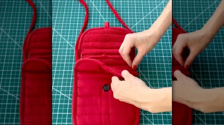 12 DIY έξυπνοι τρόποι να αξιοποιήσεις τις παλιές πιάστρες της κουζίνας - Δεν πάει το μυαλό σου τι μπορείς να κάνεις 11 12 DIY έξυπνοι τρόποι να αξιοποιήσεις τις παλιές πιάστρες της κουζίνας - Δεν πάει το μυαλό σου τι μπορείς να κάνεις