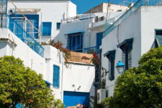 Δεν σου φτάνουν ούτε 100 μισθοί: Πόσα τ.μ. αγοράζεις στην Ελλάδα