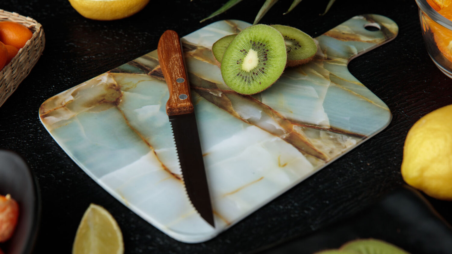 γυάλινη επιφάνεια κοπής με σχέδιο μαρμάρου