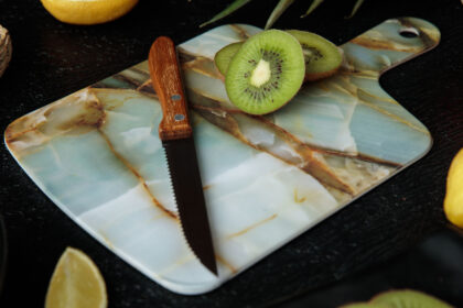 γυάλινη επιφάνεια κοπής με σχέδιο μαρμάρου