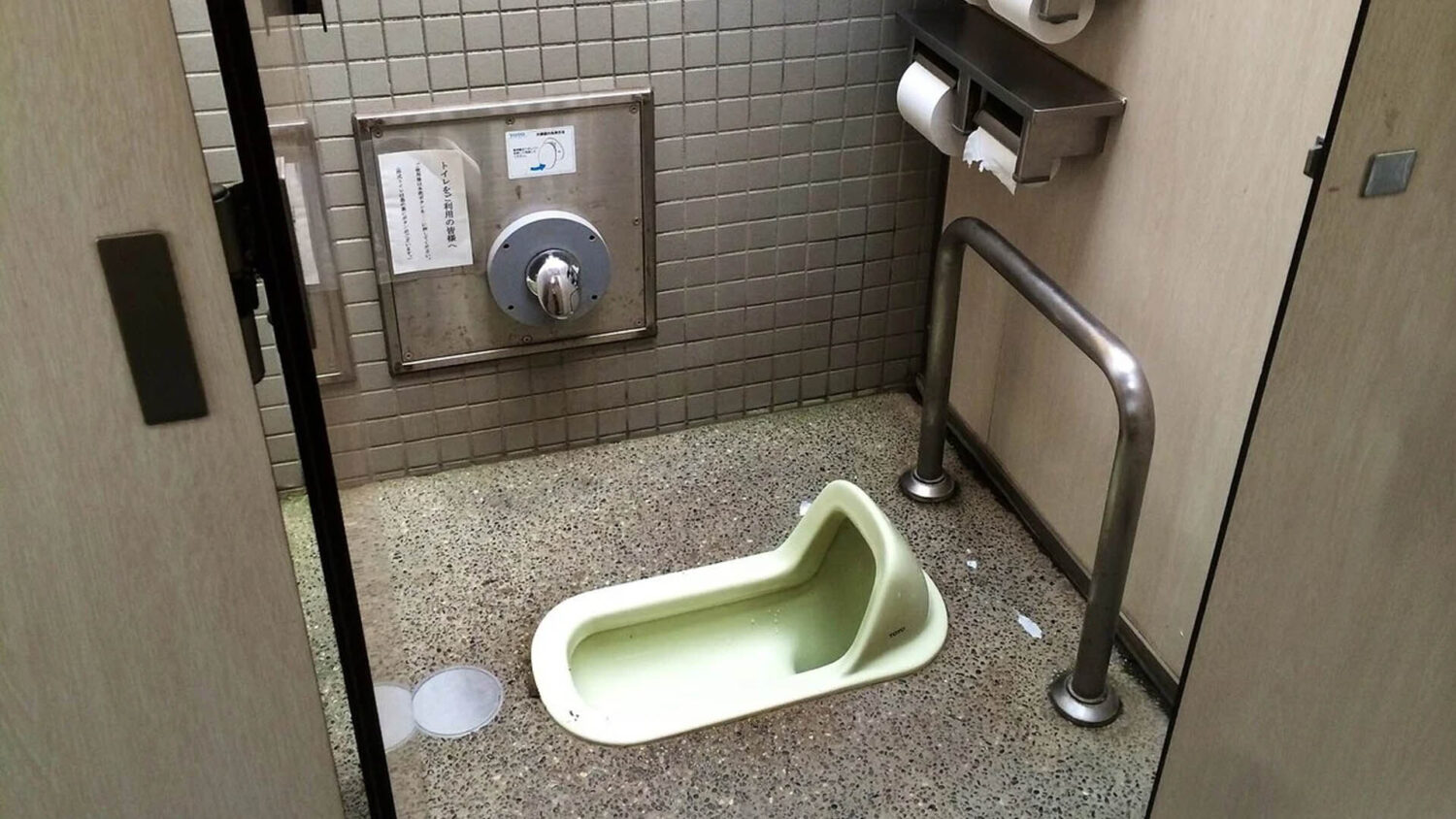 Οι Ιάπωνες κάθονται ανάποδα στην τουαλέτα: Αλήθεια ή ταξιδιωτικός μύθος;