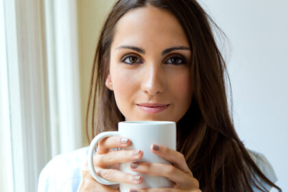 Ειδικός εξηγεί πότε πρέπει να πίνουμε τον τελευταίο καφέ της ημέρας