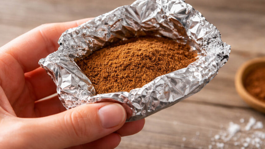 Βάλε κανέλα σε αλουμινόχαρτο στο πορτοφόλι σου: Τι λέει το Φενγκ Σούι και γιατί το κάνουν πολλοί