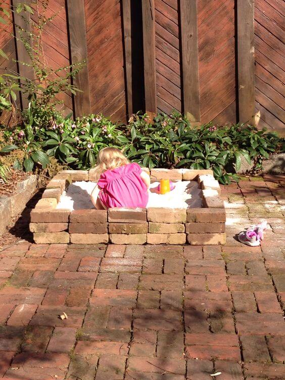 Διακόσμησε τον κήπο σου με παλιά τούβλα: 20 ιδέες για να απογειώσεις την μπροστινή βεράντα 19 Διακόσμησε τον κήπο σου με παλιά τούβλα: 20 ιδέες για να απογειώσεις την μπροστινή βεράντα