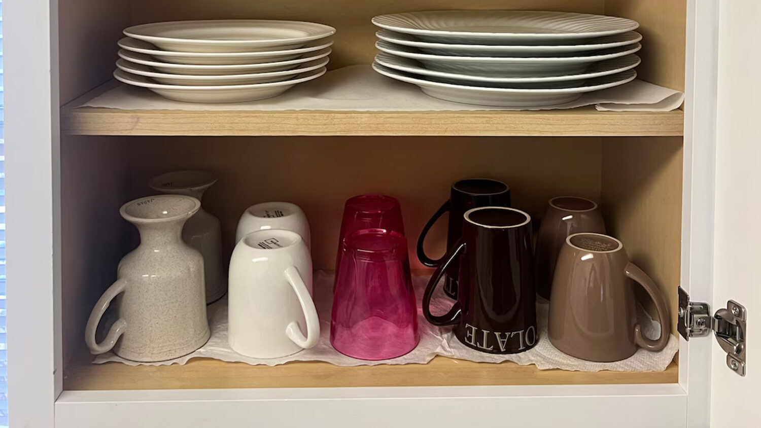 Γιατί οι παλιές νοικοκυρές βάζουν τα ποτήρια πάντα ανάποδα - Υπάρχει η σωστή απάντηση