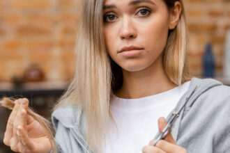 Κούρεμα τον Μάρτιο; Οι τυχερές ημερομηνίες που λένε ότι δυναμώνουν τα μαλλιά και σε ανανεώνουν