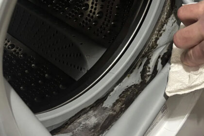 Το σημείο του πλυντηρίου που πρέπει να καθαρίζουμε για ρούχα που μυρίζουν φρεσκάδα (πάντα το ξεχνάμε)