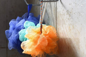 Αυτό το σφουγγάρι μπάνιου γεμίζει βακτήρια - Δες γιατί οι ειδικοί λένε να το αλλάξεις άμεσα