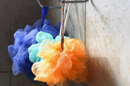 Αυτό το σφουγγάρι μπάνιου γεμίζει βακτήρια - Δες γιατί οι ειδικοί λένε να το αλλάξεις άμεσα