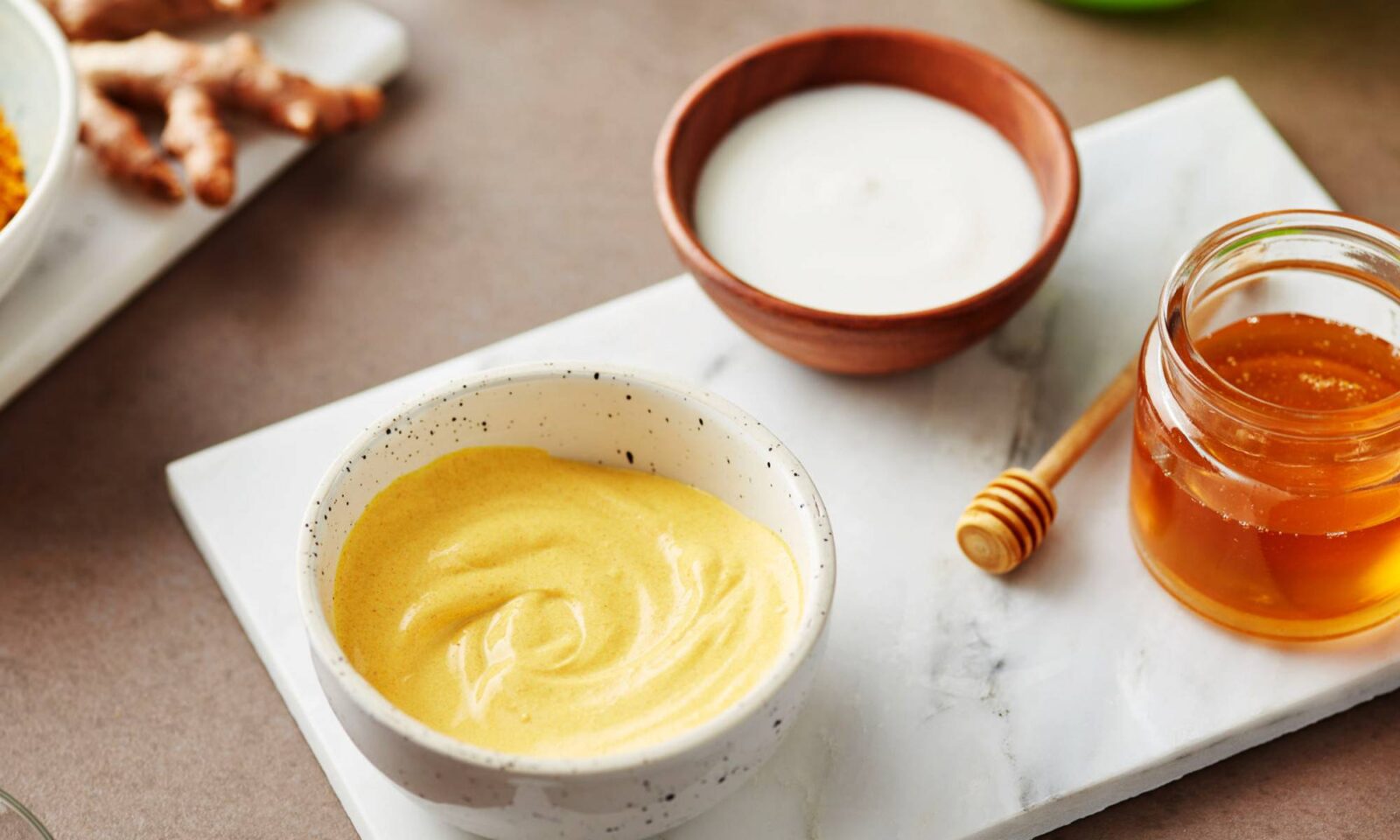 5 Φυσικές Θεραπείες Ομορφιάς με Γιαούρτι για να Αποκτήσετε Άψογο και Λαμπερό Δέρμα 2 5 Φυσικές Θεραπείες Ομορφιάς με Γιαούρτι για να Αποκτήσετε Άψογο και Λαμπερό Δέρμα