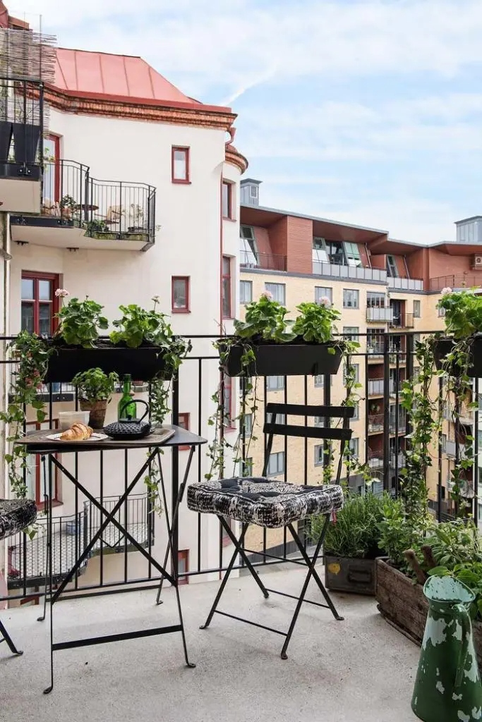 36 μικρά και λειτουργικά τραπεζάκια για μικρό μπαλκόνι για να απολαμβάνεις τον καφέ σου και το πρωινό 16 36 μικρά και λειτουργικά τραπεζάκια για μικρό μπαλκόνι για να απολαμβάνεις τον καφέ σου και το πρωινό