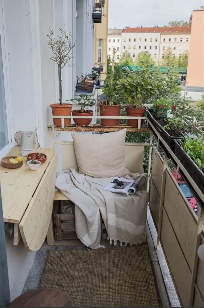 36 μικρά και λειτουργικά τραπεζάκια για μικρό μπαλκόνι για να απολαμβάνεις τον καφέ σου και το πρωινό 18 36 μικρά και λειτουργικά τραπεζάκια για μικρό μπαλκόνι για να απολαμβάνεις τον καφέ σου και το πρωινό