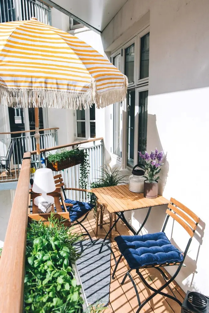 36 μικρά και λειτουργικά τραπεζάκια για μικρό μπαλκόνι για να απολαμβάνεις τον καφέ σου και το πρωινό 20 36 μικρά και λειτουργικά τραπεζάκια για μικρό μπαλκόνι για να απολαμβάνεις τον καφέ σου και το πρωινό