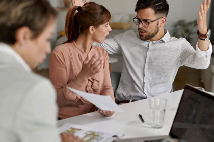 Τι είναι το mobbing στη δουλειά; Το ύπουλο φαινόμενο που πολλοί το ζουν χωρίς να το καταλαβαίνουν