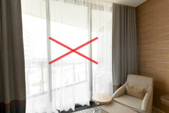 Οι κλασικές κουρτίνες φεύγουν από τη μόδα: Το γυάλινο υλικό που μπορεί να τις αντικαταστήσει το 2026