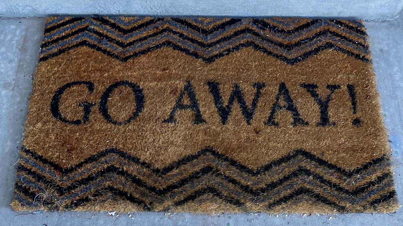 Ξεχάστε το χαλάκι στην πόρτα: Αυτό είναι το νέο trend για την είσοδο του σπιτιού