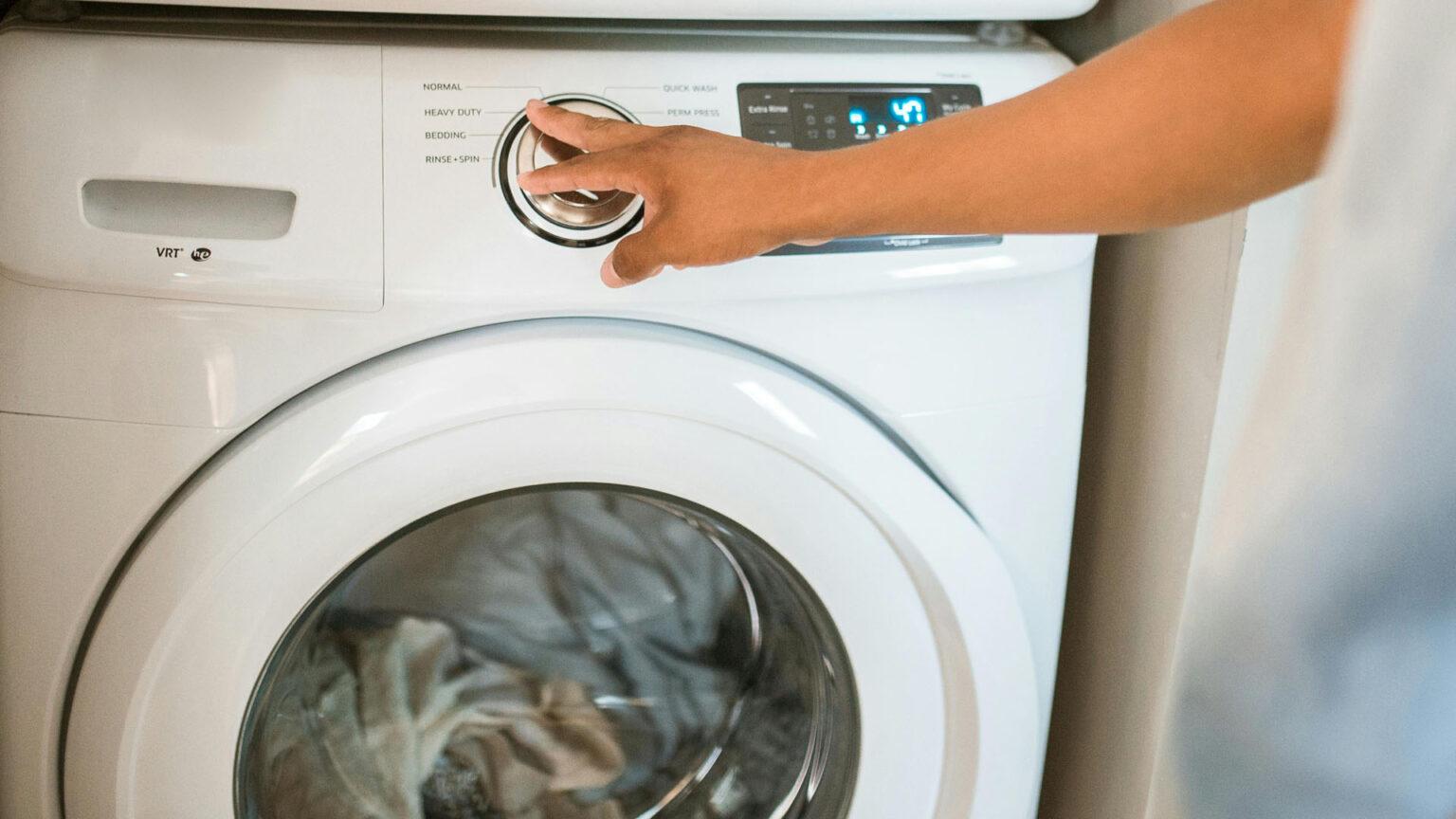 800, 1.000, 1.200 ή 1.400 στροφές στο πλυντήριο; Η ρύθμιση που χρησιμοποιούν οι περισσότεροι λάθος
