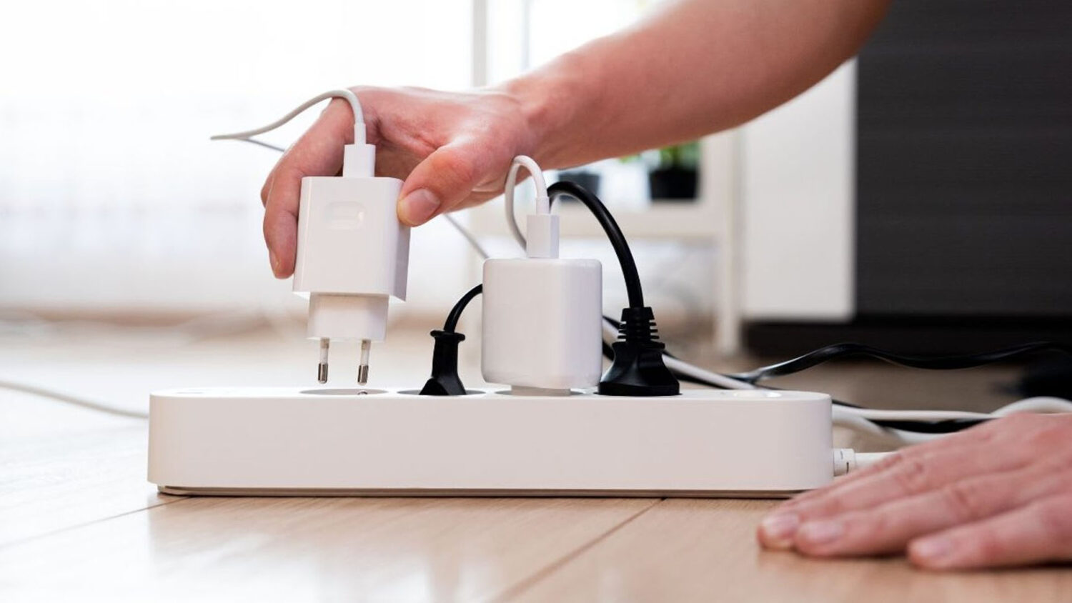 Η συσκευή που καίει ρεύμα όσο 20+ ψυγεία μαζί - Και την έχεις ανοιχτή κάθε μέρα