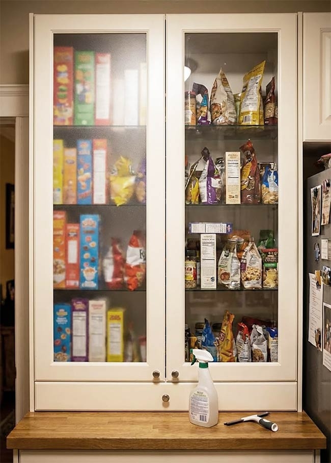 Σπίτι σε ενοίκιο: 17 οικονομικοί τρόποι να καλύψετε τα άσχημα ή φθαρμένα ντουλάπια κουζίνας 13 Σπίτι σε ενοίκιο: 17 οικονομικοί τρόποι να καλύψετε τα άσχημα ή φθαρμένα ντουλάπια κουζίνας