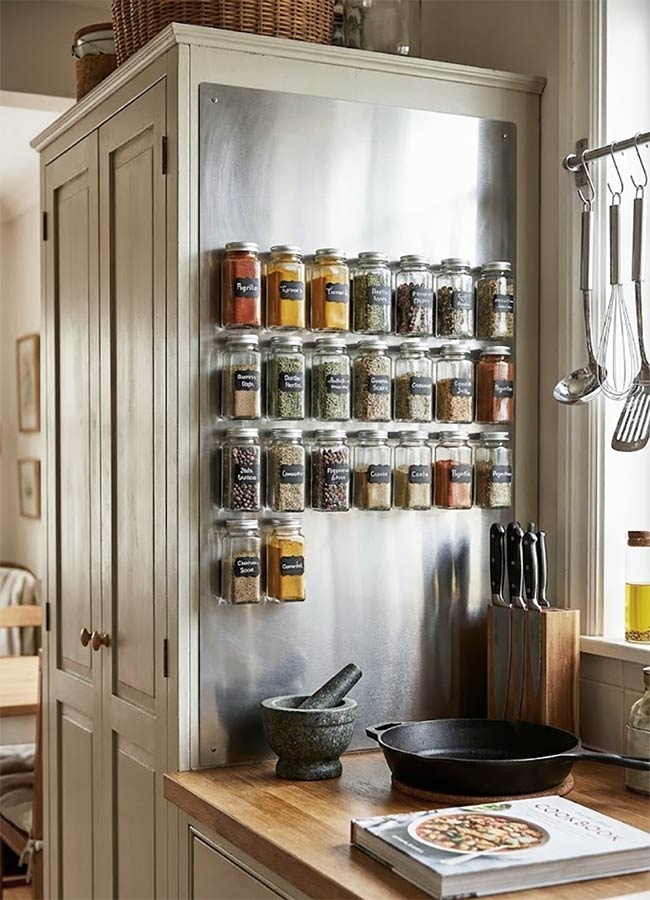 Σπίτι σε ενοίκιο: 17 οικονομικοί τρόποι να καλύψετε τα άσχημα ή φθαρμένα ντουλάπια κουζίνας 15 Σπίτι σε ενοίκιο: 17 οικονομικοί τρόποι να καλύψετε τα άσχημα ή φθαρμένα ντουλάπια κουζίνας