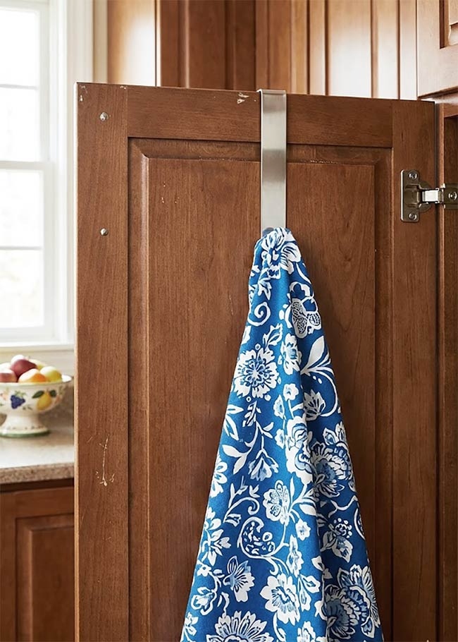 Σπίτι σε ενοίκιο: 17 οικονομικοί τρόποι να καλύψετε τα άσχημα ή φθαρμένα ντουλάπια κουζίνας 16 Σπίτι σε ενοίκιο: 17 οικονομικοί τρόποι να καλύψετε τα άσχημα ή φθαρμένα ντουλάπια κουζίνας