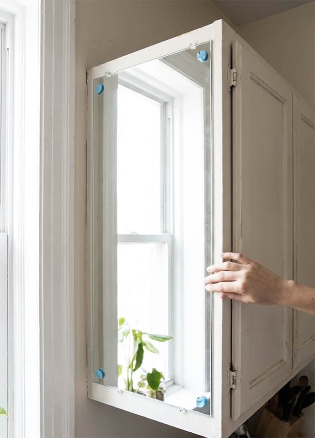 Σπίτι σε ενοίκιο: 17 οικονομικοί τρόποι να καλύψετε τα άσχημα ή φθαρμένα ντουλάπια κουζίνας 17 Σπίτι σε ενοίκιο: 17 οικονομικοί τρόποι να καλύψετε τα άσχημα ή φθαρμένα ντουλάπια κουζίνας