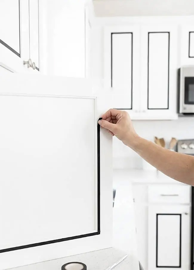 Σπίτι σε ενοίκιο: 17 οικονομικοί τρόποι να καλύψετε τα άσχημα ή φθαρμένα ντουλάπια κουζίνας 5 Σπίτι σε ενοίκιο: 17 οικονομικοί τρόποι να καλύψετε τα άσχημα ή φθαρμένα ντουλάπια κουζίνας