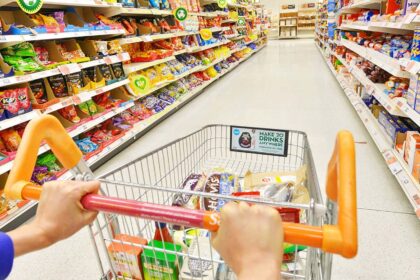 «Φρένο» στις αυξήσεις: 61 βασικά προϊόντα μπαίνουν σε πλαφόν κέρδους - Δείτε ποια είναι