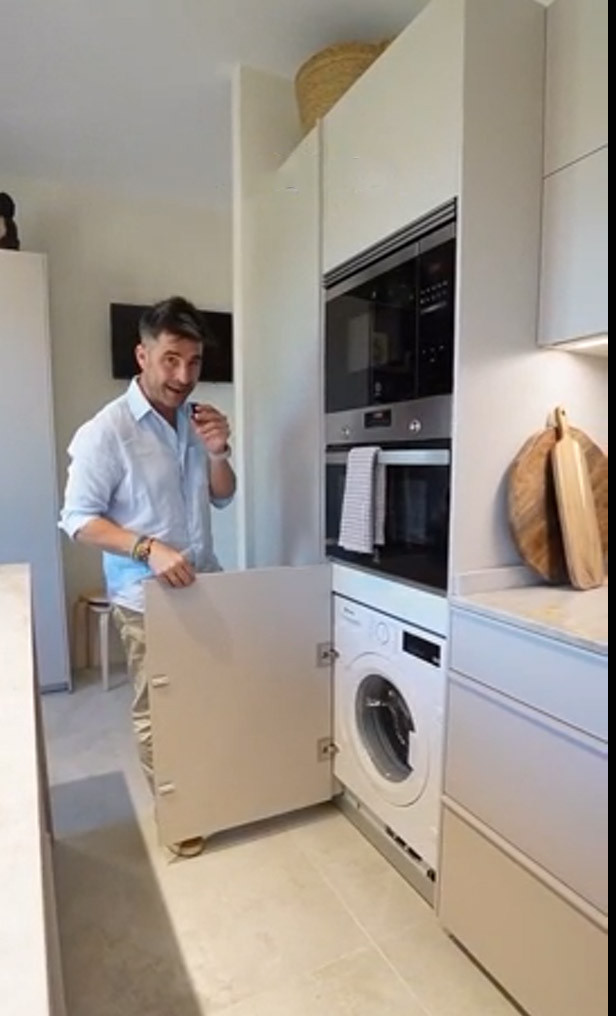 Πλυντήριο ρούχων στην κουζίνα: Η "τριπλή στήλη" είναι η νέα μόδα - Ειδικός προτείνει πώς να το ενσωματώσεις 3 Πλυντήριο ρούχων στην κουζίνα: Η "τριπλή στήλη" είναι η νέα μόδα - Ειδικός προτείνει πώς να το ενσωματώσεις