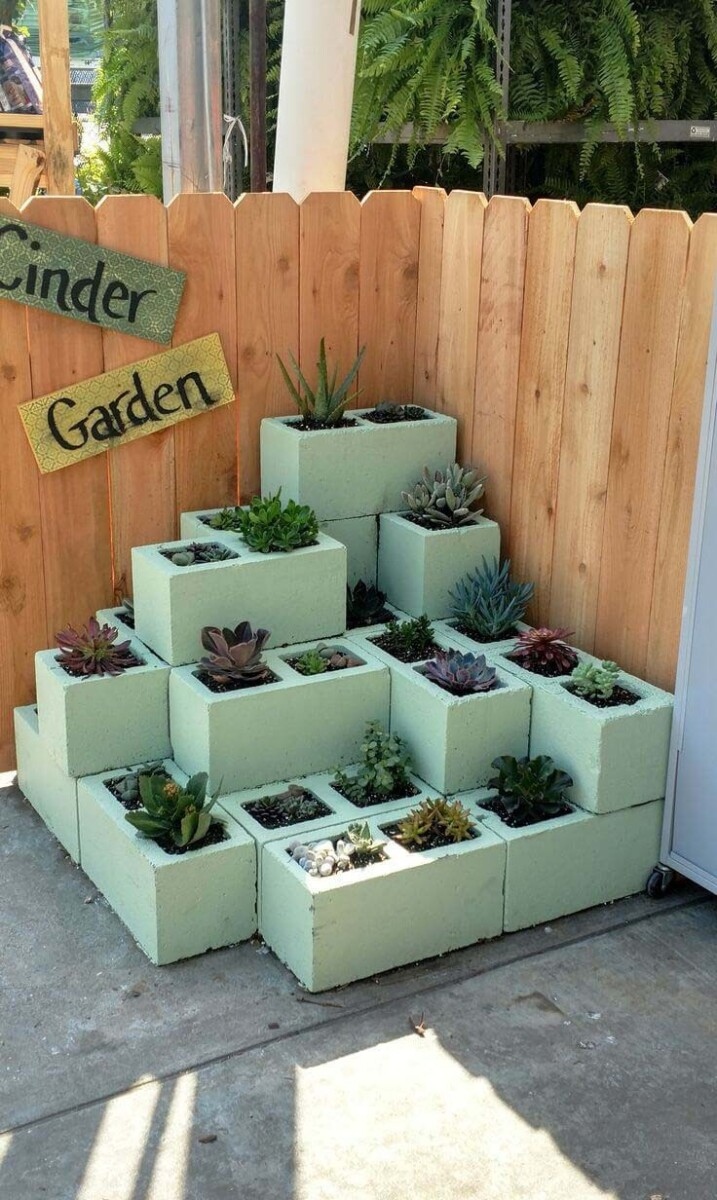 Γιατί αγαπάμε τους τσιμεντόλιθους στον κήπο: Τους βρίσκεις παντού, δεν κοστίζουν και τους τοποθετείς σε ένα απόγευμα 4 Γιατί αγαπάμε τους τσιμεντόλιθους στον κήπο: Τους βρίσκεις παντού, δεν κοστίζουν και τους τοποθετείς σε ένα απόγευμα