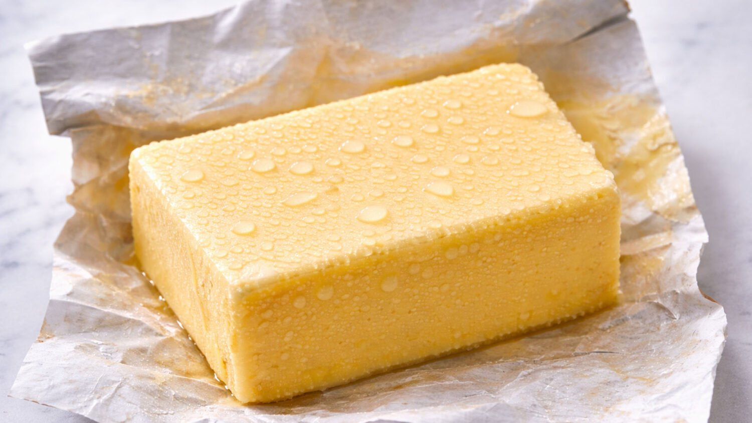 Αν το βούτυρο μυρίζει έτσι, πέταξέ το: Τα 4 σημάδια που δείχνουν ότι έχει χαλάσει