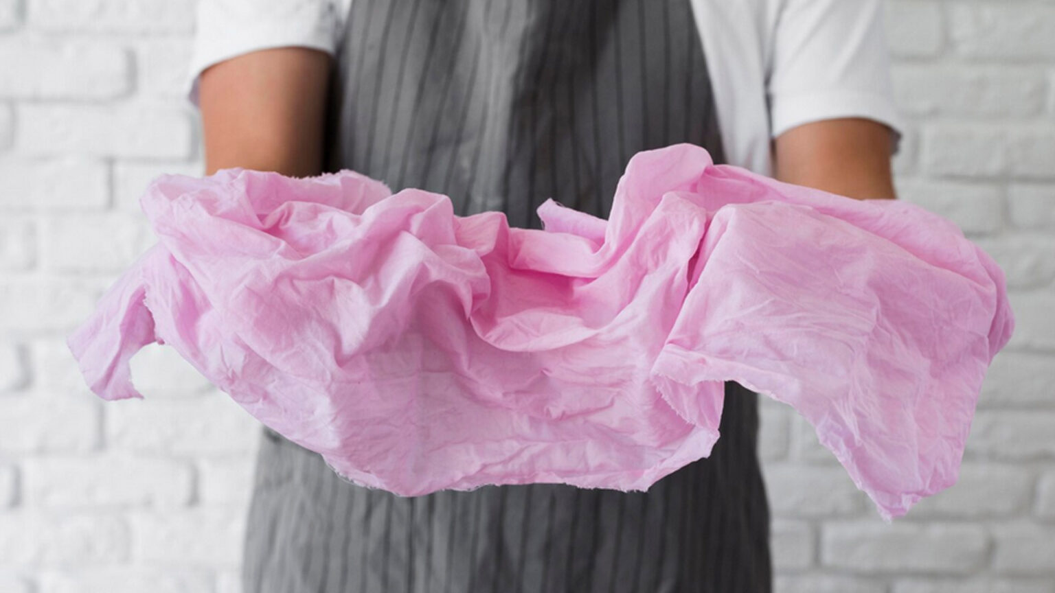 4 λάθη στο πλύσιμο που κάνουν τα ρούχα να βγαίνουν γεμάτα ζάρες