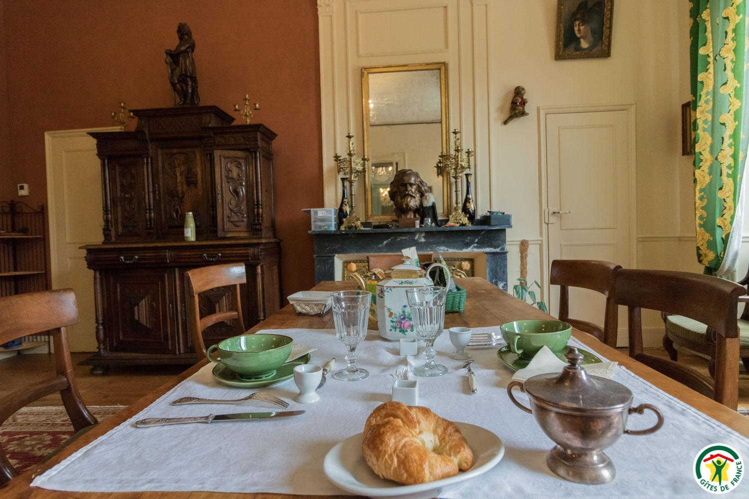 Αρνήθηκαν το γηροκομείο: 14 ηλικιωμένοι ένωσαν τα χρήματά τους και αγόρασαν το δικό τους σπίτι 3 Αρνήθηκαν το γηροκομείο: 14 ηλικιωμένοι ένωσαν τα χρήματά τους και αγόρασαν το δικό τους σπίτι