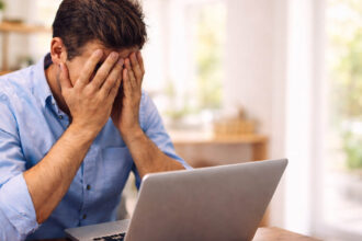 Η Google αλλάζει ξανά τους κανόνες και οι publishers πληρώνουν το τίμημα